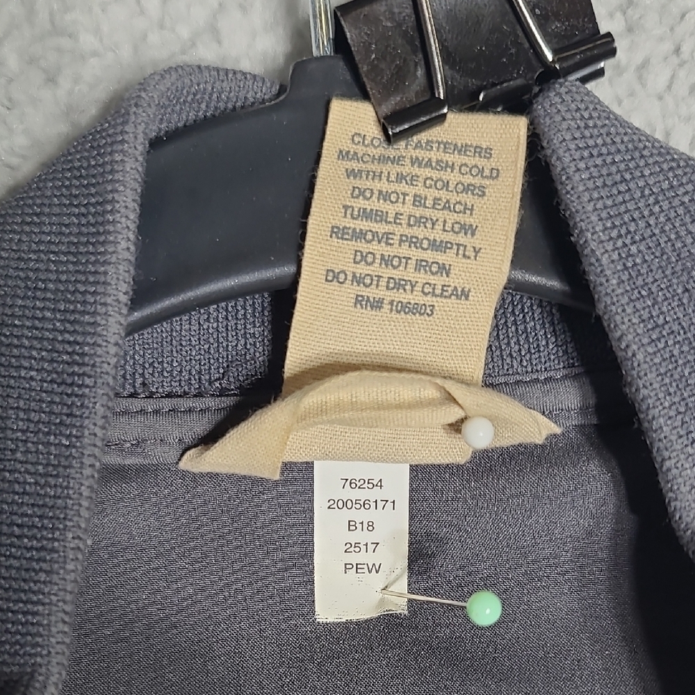 Duluth Trading Co Gray Quilted Vest with Two-Tone Design - Picture 4 of 8